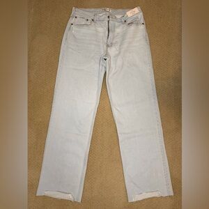 Abercrombie & Fitch Women’s Lightwash Jeans